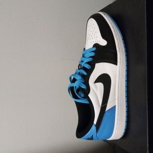 Jordan Air 1 Low OG Shoes in White/Black/Dark Powder Size 10.5